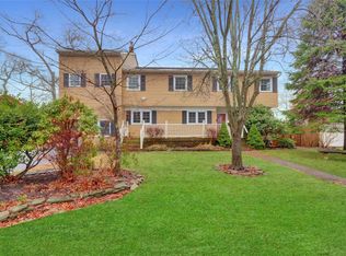 89 Circuit Rd, Bellport, NY 11713