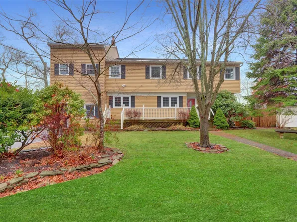 89 Circuit Road, Bellport, NY 11713