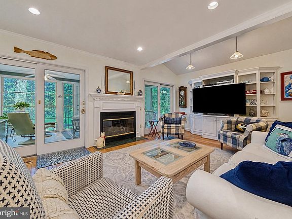 4th image of 234 Harbor Dr