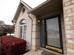 15955 Bentley Cir N, Macomb, MI 48044