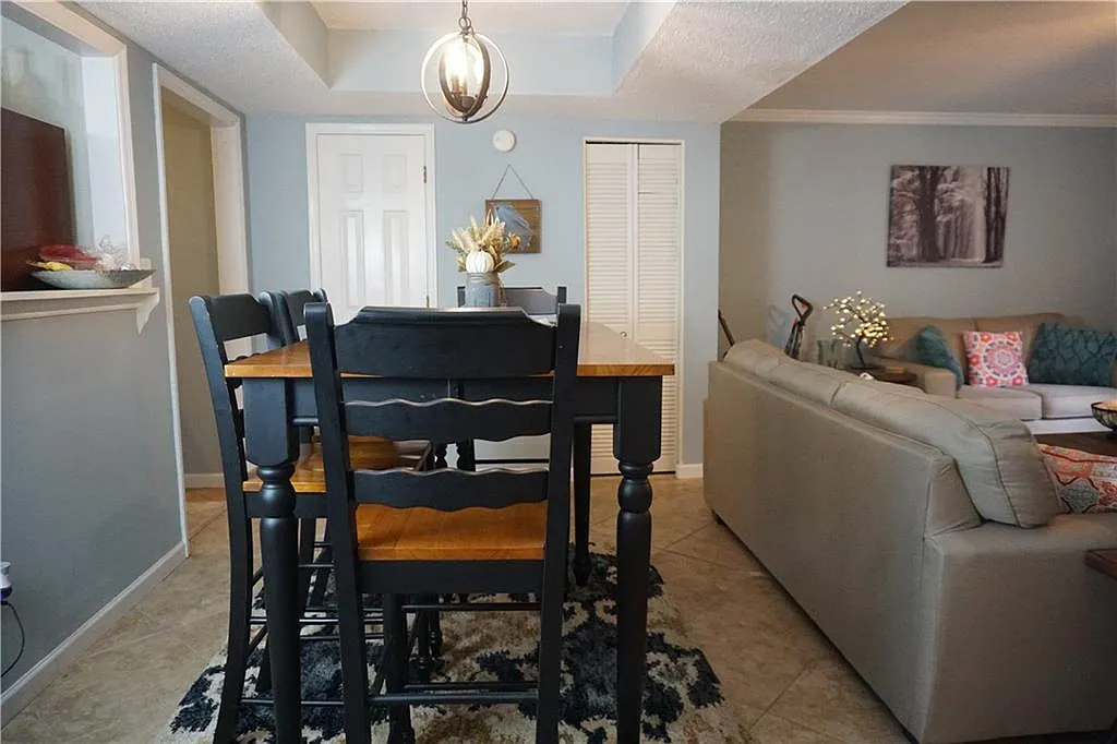 2 bed, 1280 sqft, $1,770 — Photo 4
