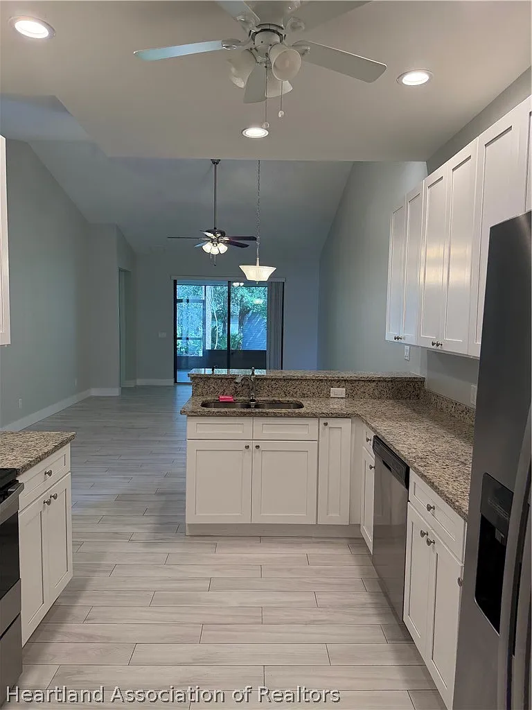 3 bed, 2.0 bath, 1390 sqft, $1,700 — Photo 3
