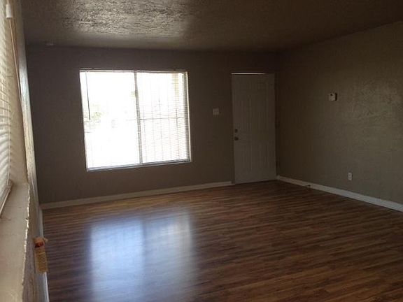 1524 Gerald Ave SE -Greatroom Foyer