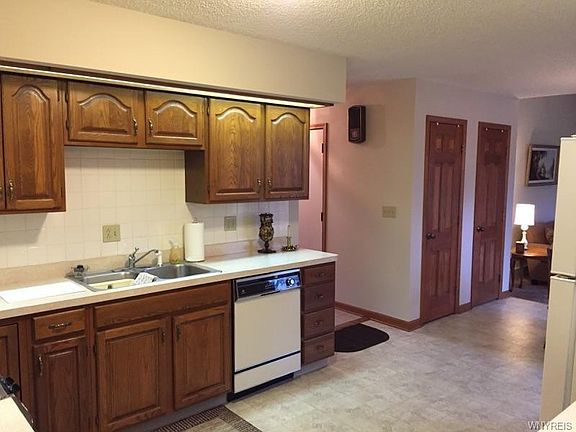 4th image of 28 Scattertree Ln