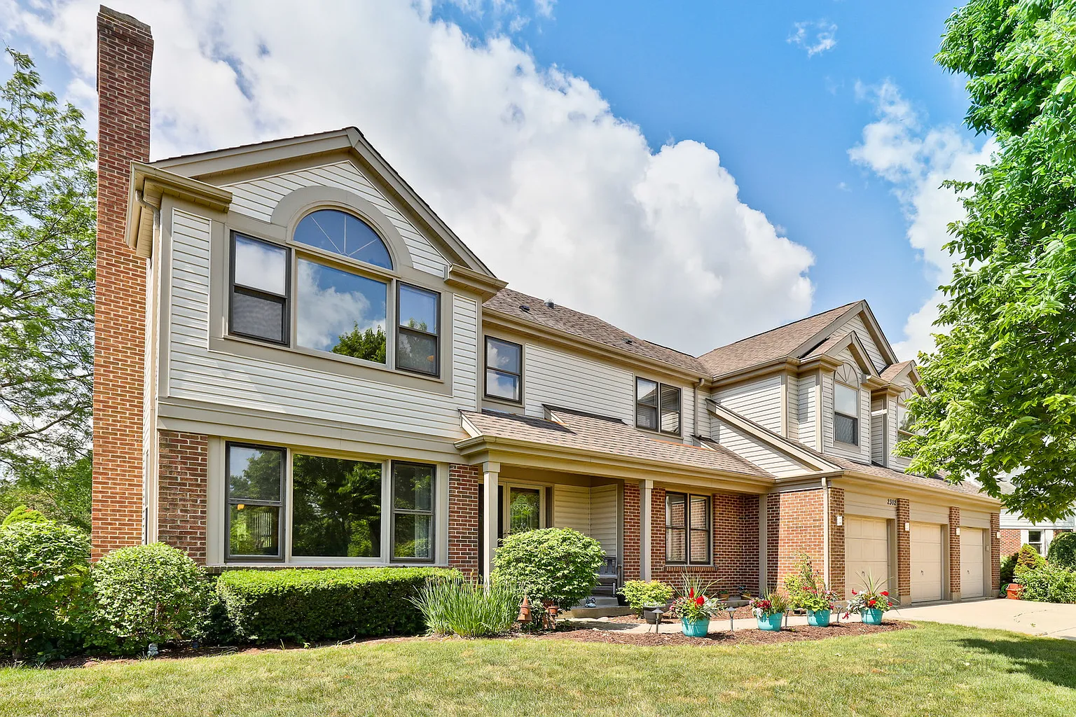 2302 Birchwood Ct N photo 1