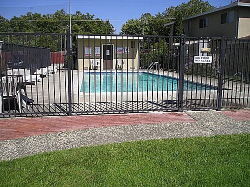 Santa Alicia Apts .07 004