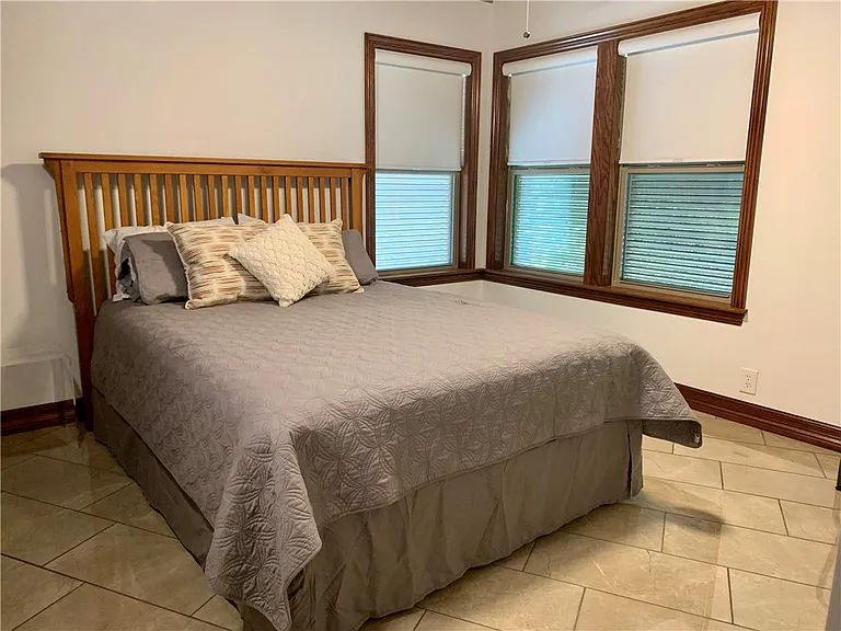 5926 S Alameda St — Photo 12