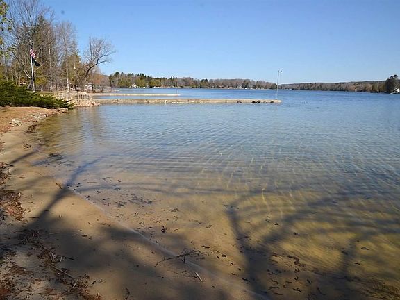 2nd image of 816 W Intermediate Lake Dr