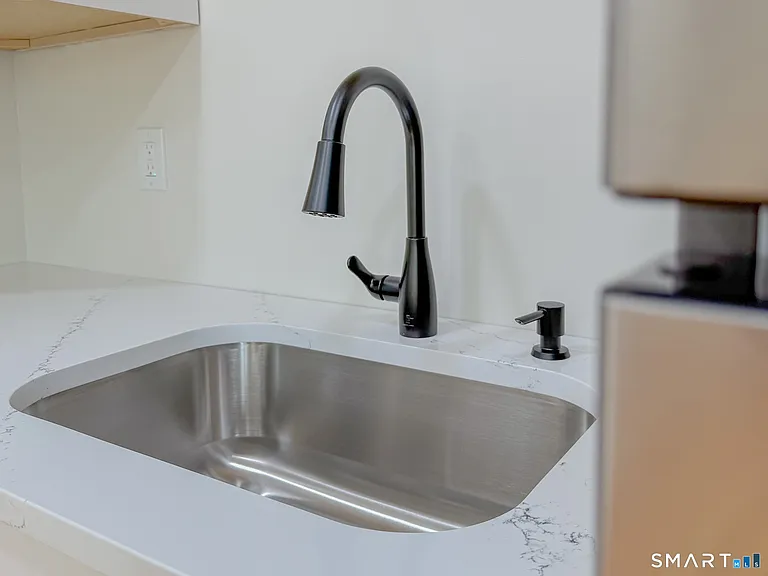 88 Camp St — Photo 2