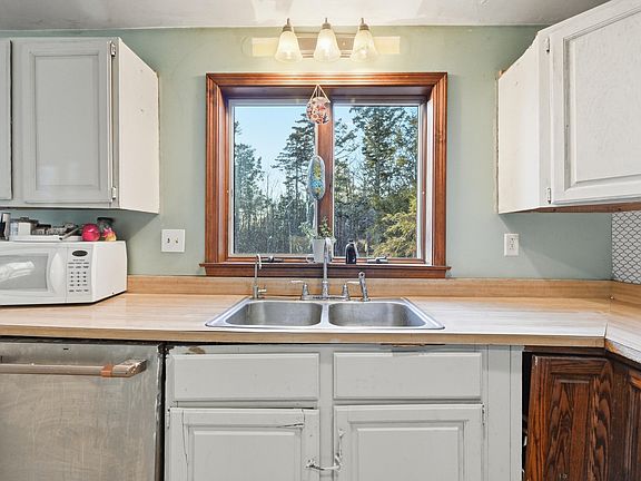 5th image of 32 Merritt Road