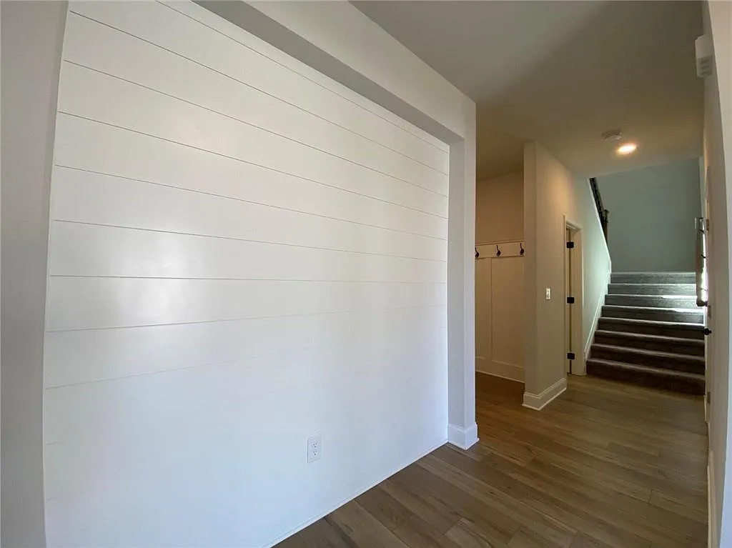 4 bed, 2.5 bath, 2279 sqft, $2,300 — Photo 3