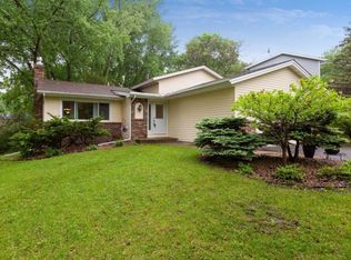 12445 Porcupine Ct, Eden Prairie, MN 55344