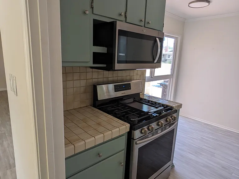 109 La Verne Ave — Photo 4