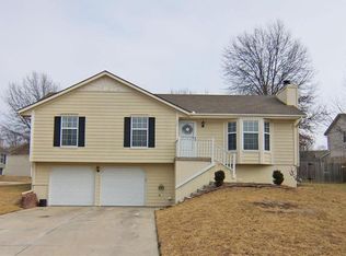 925 SW Daney Cir, Lees Summit, MO 64081