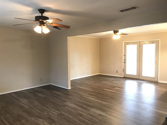 4th image of 220 Crestwood Dr