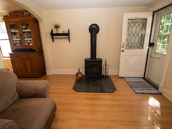 4th image of 1037 Armstrong Ave
