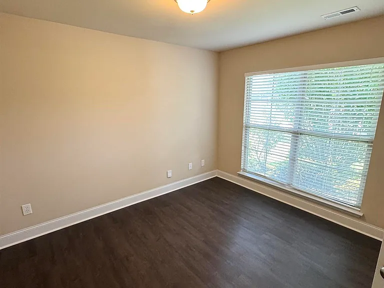 202 Ashbrook Cir — Photo 21