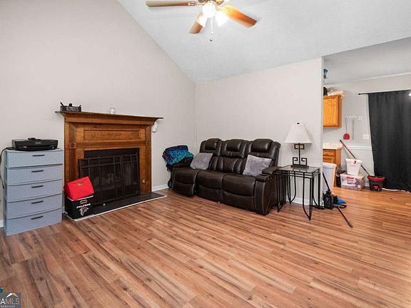 5th image of 8 Priscilla Dr