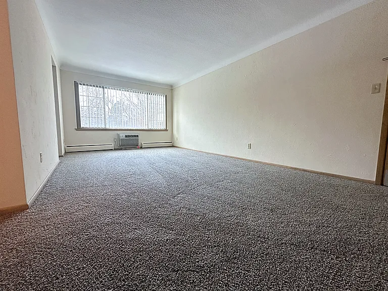 Lexlawn Apartments — Photo 26