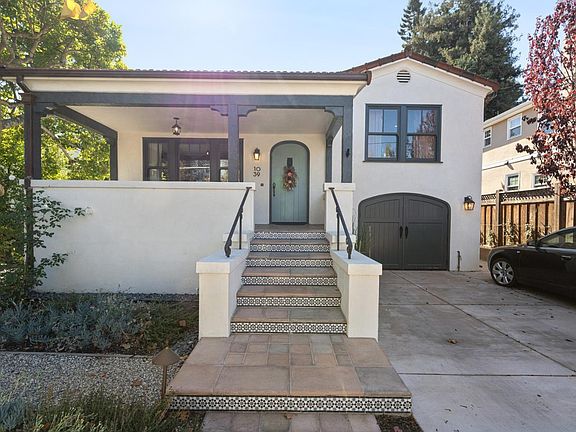 3rd image of 1039 University Dr
