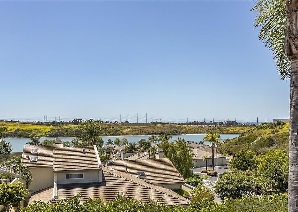 Panoramic Lagoon and Ocean Views.