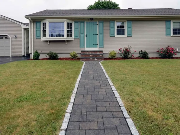 24 Frank St, Acushnet, MA 02743