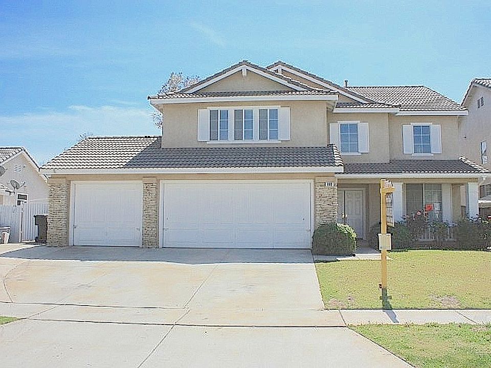 Contemporary 2story house with 3car garage