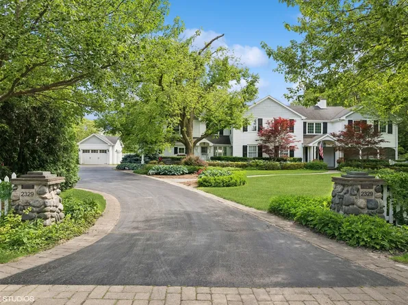 2329 Clover Ln, Northfield, IL 60093