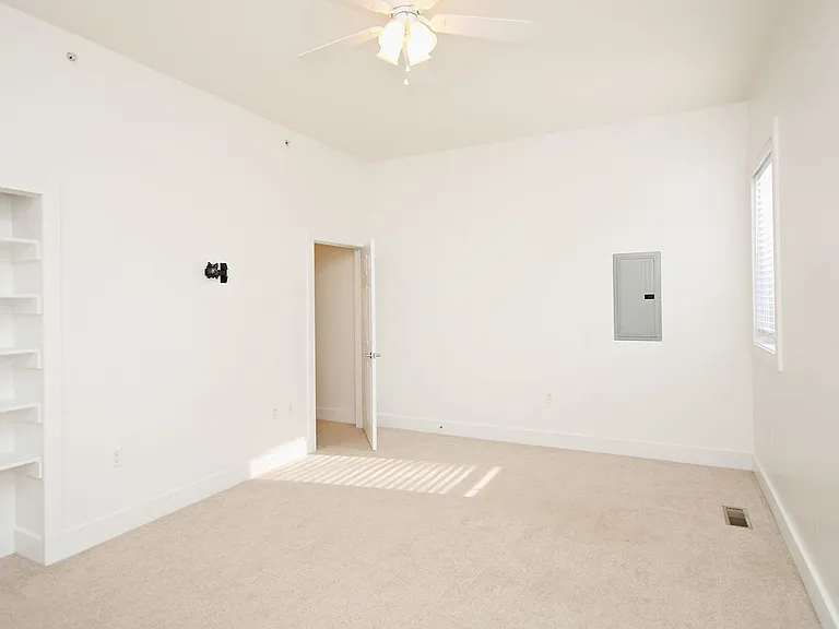 215 5th St SW #1D — Photo 7