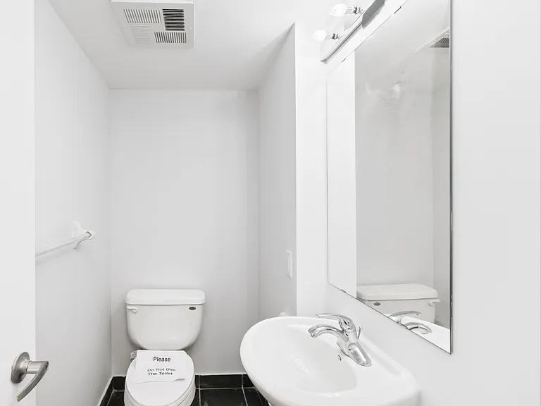 210 Victoria St #1809 — Photo 5