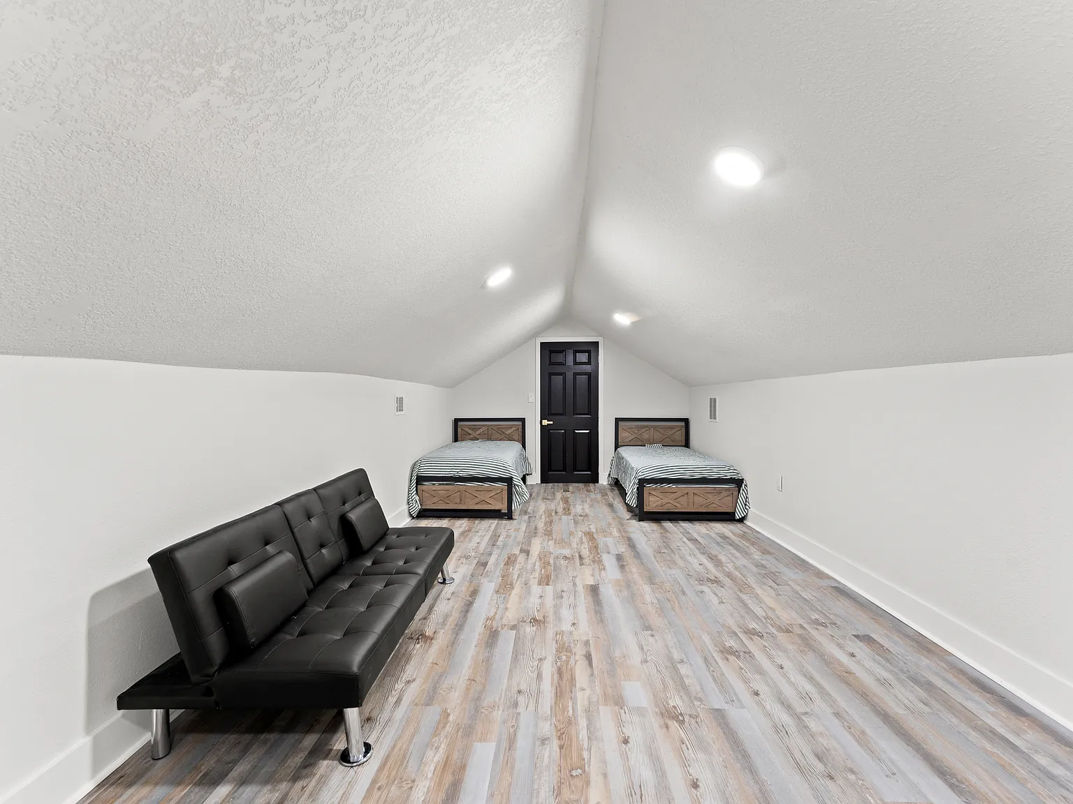 3 bed, 1600 sqft, $2,850 — Photo 2