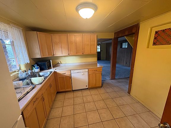 5th image of 42 Ridge Dr