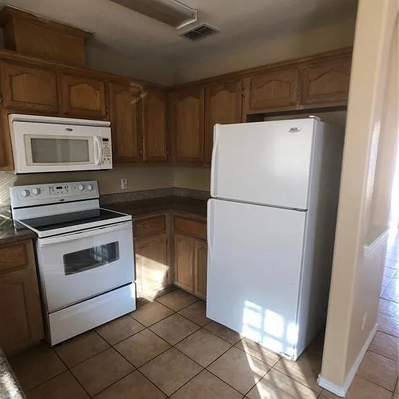 2027 W Western Dr #2 — Photo 1