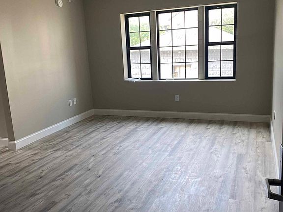 3rd image of 704 8th St #101