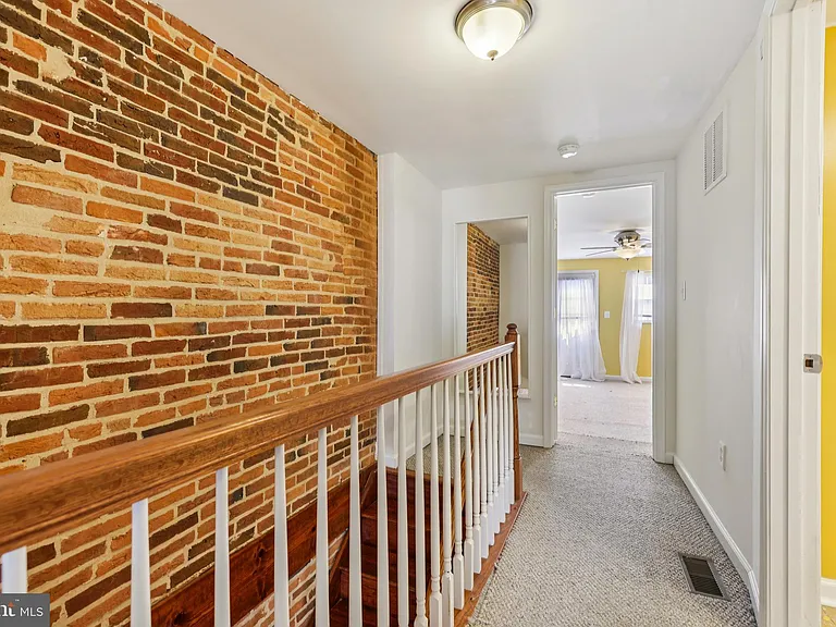 49 E Heath St — Photo 29
