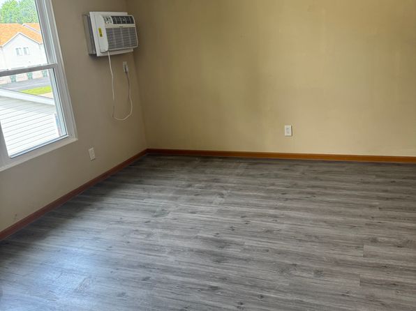 1111 Minns Dr APT 4, Machesney Park, IL 61115