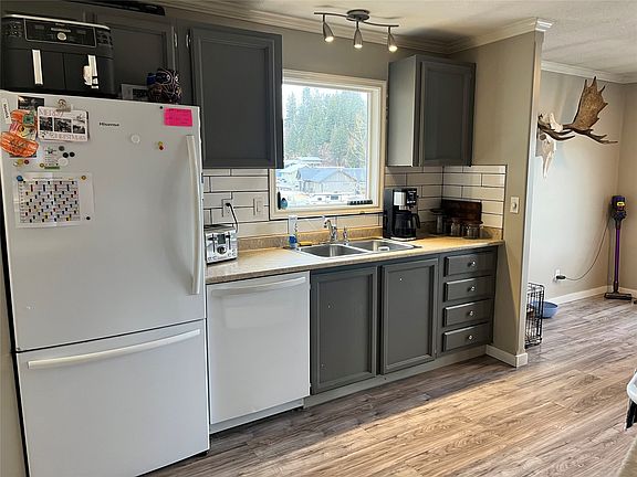 3rd image of 105 Jasper Dr