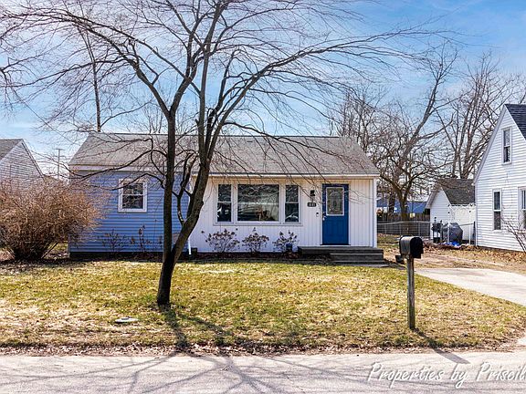 4th image of 1881 Manor Dr