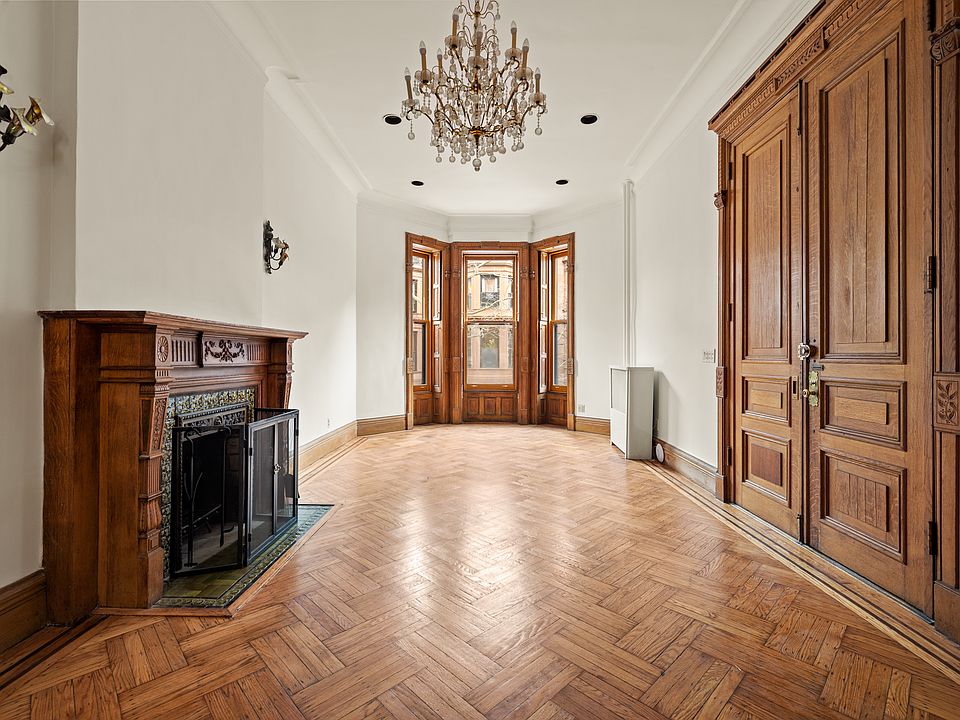 1st image of 906 President St #1