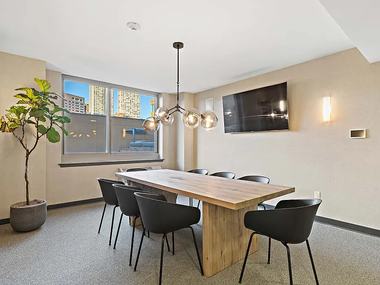 225 Grand — Photo 13