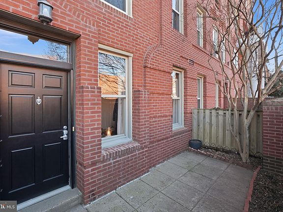 2nd image of 20 15th St NE #20