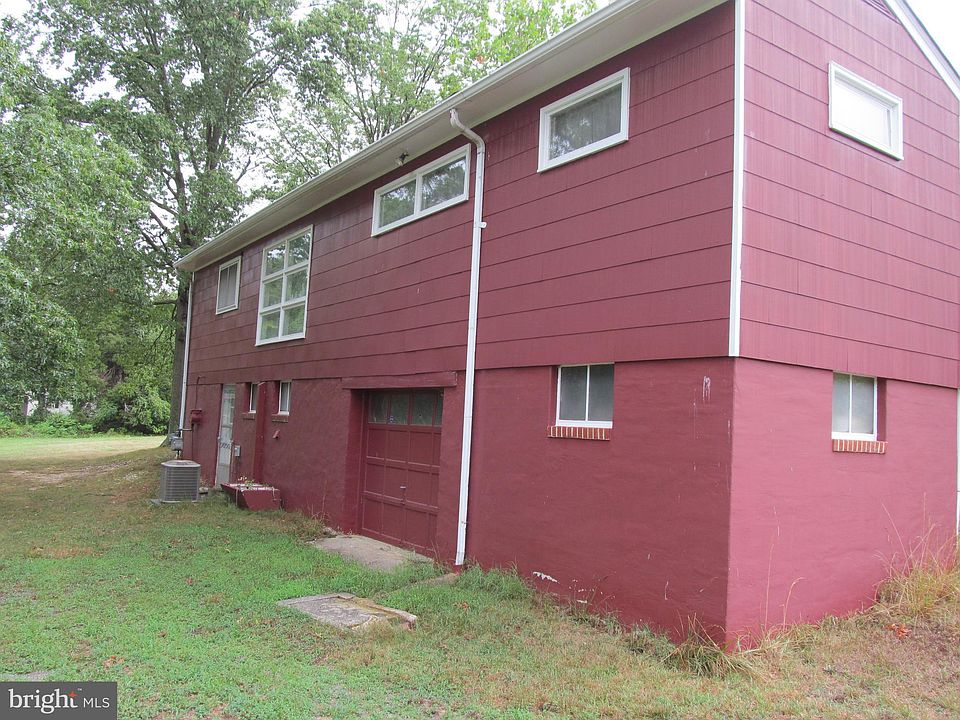 2nd image of 3100 Chestnut Dr