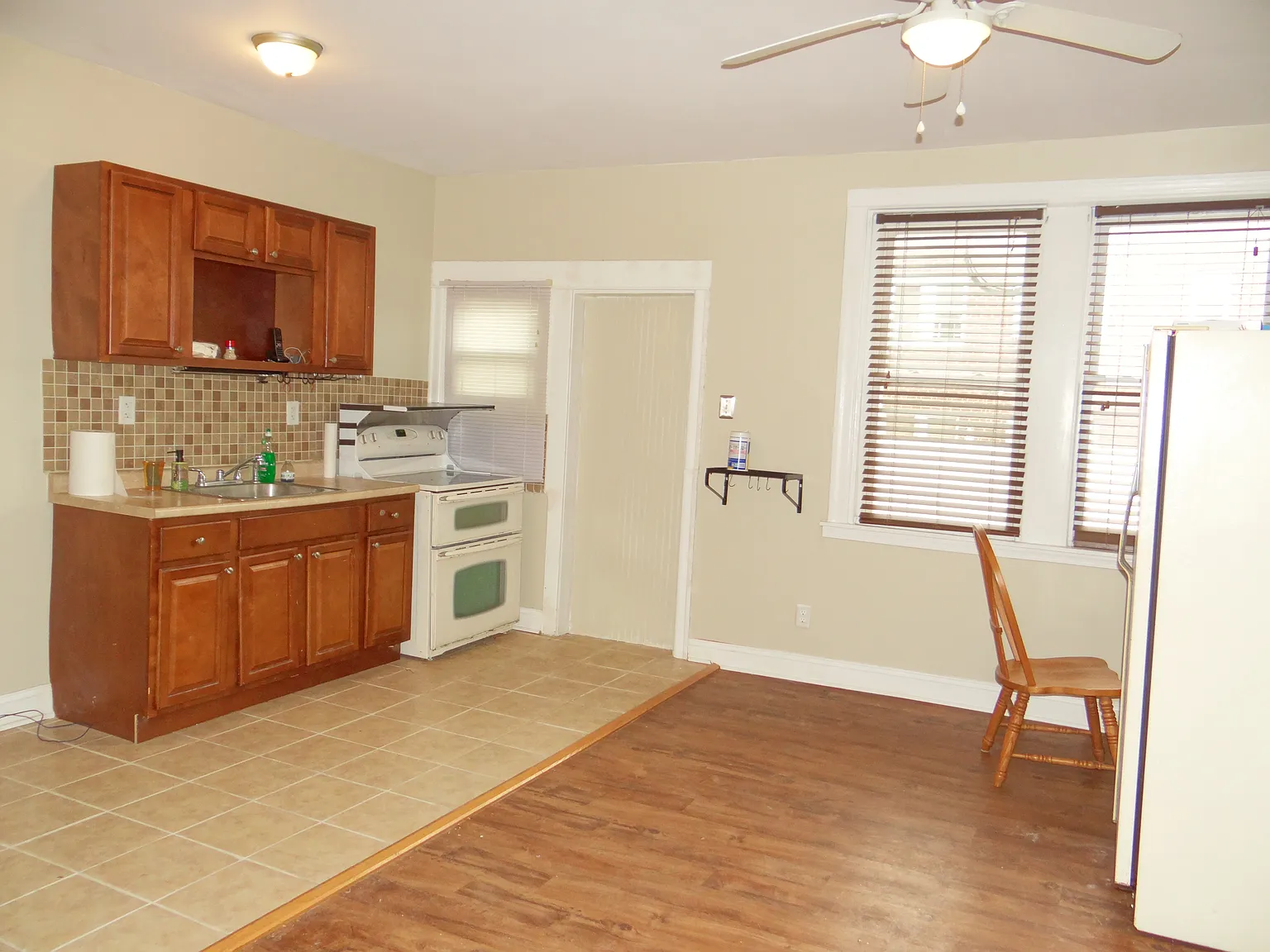 3 bed, $695 — Photo 1