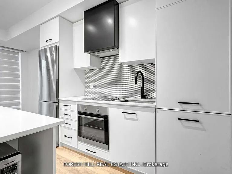899 Queen St E #202 — Photo 8