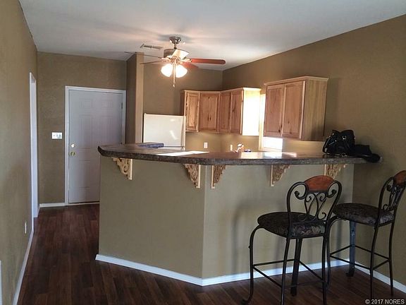 4th image of 400 E Short Ave