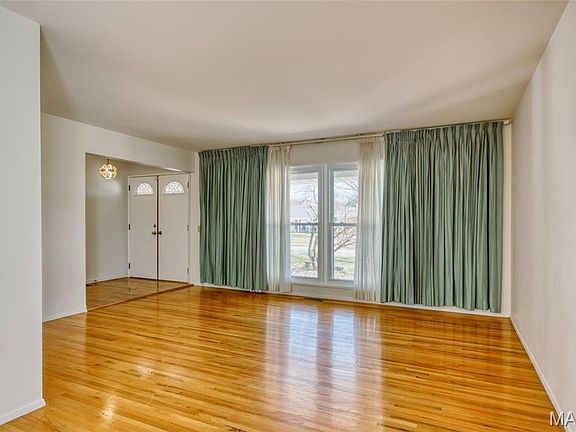 2nd image of 2325 Grassland Dr