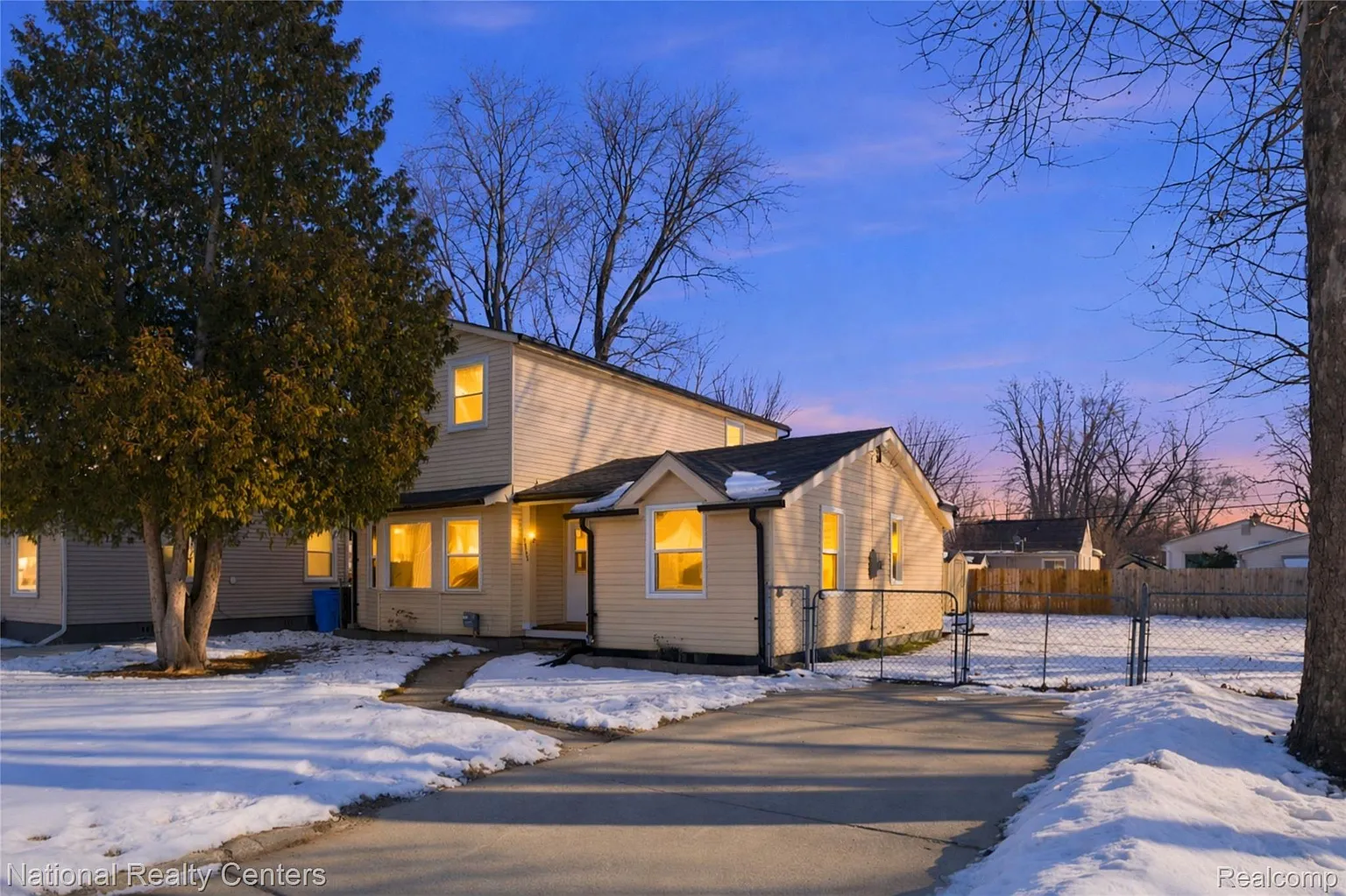 27840 Hampden St photo 1