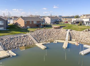 2223 Bridgeview Ct SE, Mandan, ND 58554