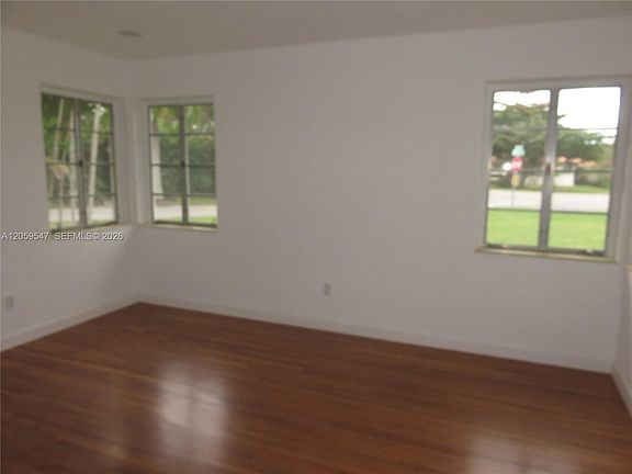 4th image of 5801 SW 28th St