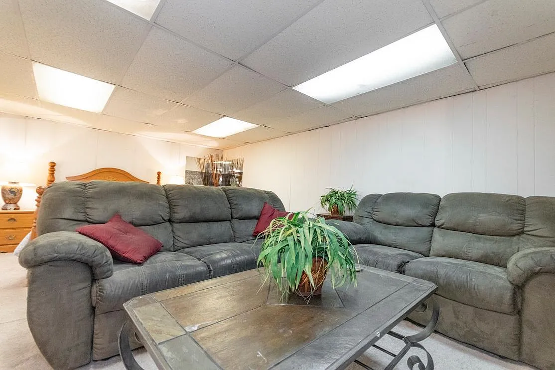 Studio, 850 sqft, $1,325 — Photo 2